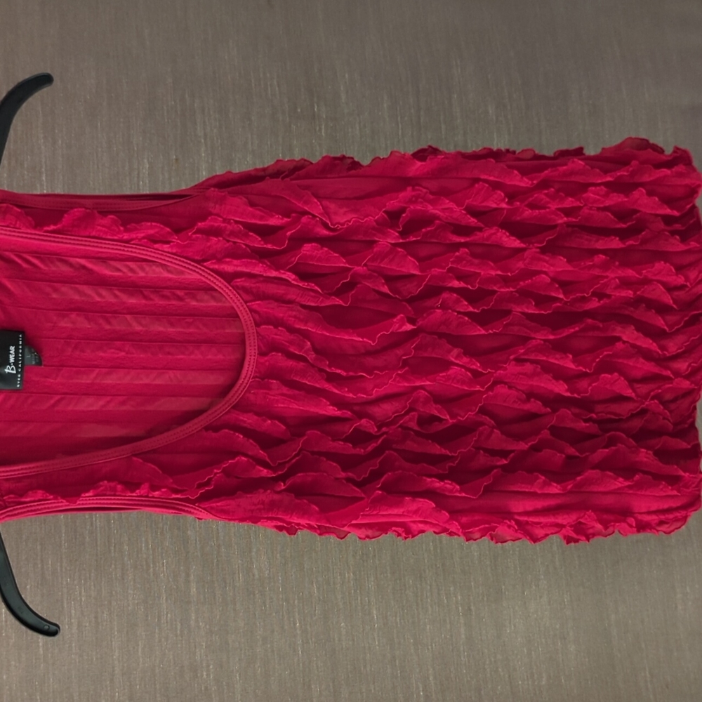 B-ware Fuchsia Ruffled tank top size  Large